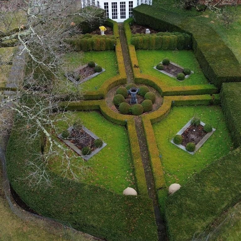 Boxwood Courtyard Design